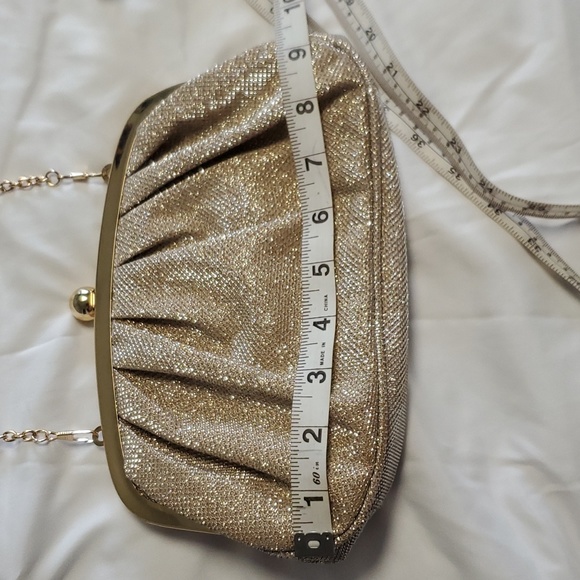 Clutche - Picture 3 of 7